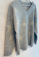 Load image into Gallery viewer, Astrid V Neck Star Wool Blend Jumper - Silver