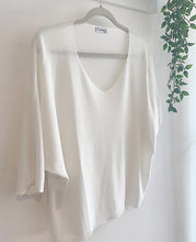 Load image into Gallery viewer, Erin Fine Knit V Neck Jumper - White
