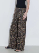Load image into Gallery viewer, CUBIC Leopard Wide Leg Denim Jeans - Sienna Brown