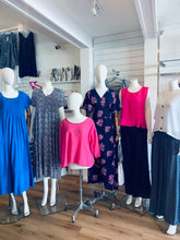Load image into Gallery viewer, Amber Linen &amp; Cotton Blend Top - Fuchsia