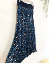 Load image into Gallery viewer, Athena Leopard Print Pleated Skirt - Denim