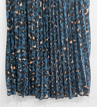 Load image into Gallery viewer, Athena Leopard Print Pleated Skirt - Denim