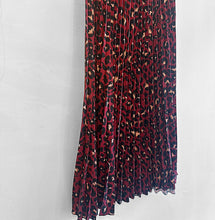 Load image into Gallery viewer, Athena Leopard Print Pleated Skirt - Wine