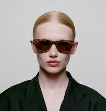 Load image into Gallery viewer, A.Kjærbede Lane Sunglasses - Coquina