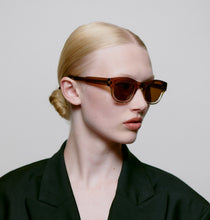 Load image into Gallery viewer, A.Kjærbede Lane Sunglasses - Smoke/Champagne