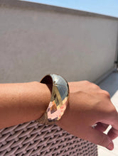 Load image into Gallery viewer, Alesha Chunky Hinged Bracelet - Gold