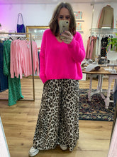 Load image into Gallery viewer, Eléa Alpaca Blend V Neck Jumper - Neon Pink