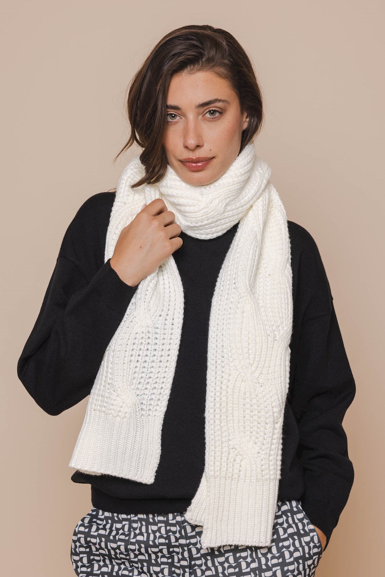 white cable knit scarf