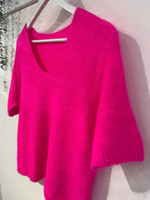 Load image into Gallery viewer, Vivian Alpaca Short Sleeve Jumper - Fuchsia