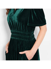Load image into Gallery viewer, Roxy Tiered Velvet Maxi Dress - Emerald