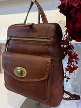 Load image into Gallery viewer, Michigan Leather Medium Backpack - Tan