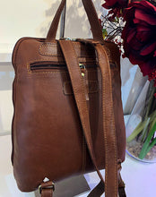 Load image into Gallery viewer, Michigan Leather Medium Backpack - Tan