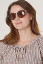 Load image into Gallery viewer, Millie Round Tortoiseshell Sunglasses - Brown